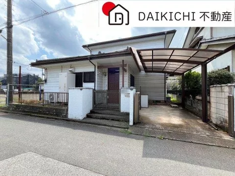 With a carport! Good sunlight from the south ♪ Close to elementary school ♪