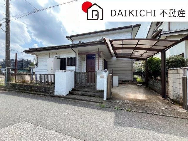 With a carport! Good sunlight from the south ♪ Close to elementary school ♪