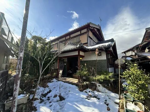 Kitakomatsu, Otsu-shi, Otsu (Kitakomatsu Sta.) 2F 9DK

2,000,000 yen