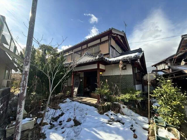 Kitakomatsu, Otsu-shi, Otsu (Kitakomatsu Sta.) 2F 9DK

2,000,000 yen