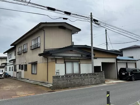 Nishimurayama County, Kahoku Town, Yachi (Sakage Station) 2-story building 6LDK