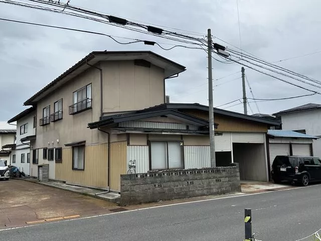 Nishimurayama County, Kahoku Town, Yachi (Sakage Station) 2-story building 6LDK