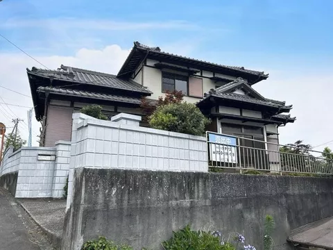 [Open House] Renovated with garden space available. Good sunlight exposure on the north side road.