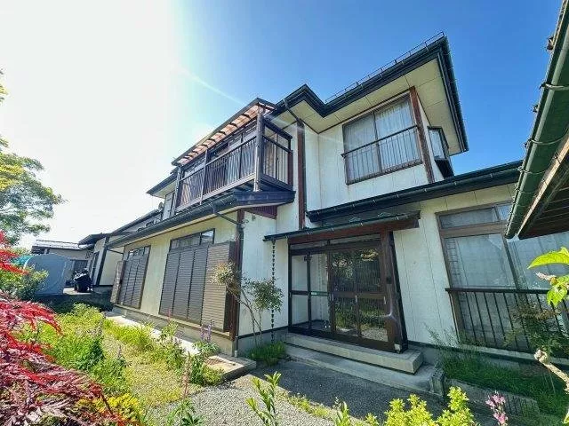 Spacious layout design of 6SDK with all rooms over 6 tatami mats, a relaxing space with a veranda on the south side.