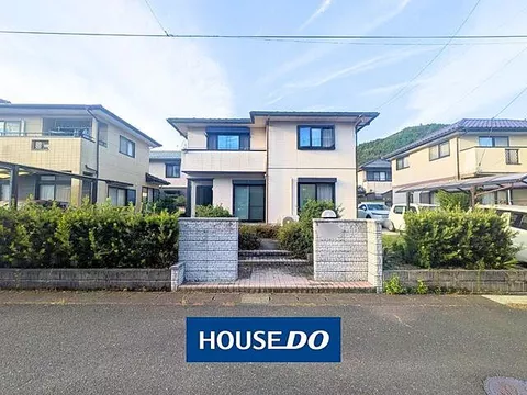 Used single-family home by Sekisui House & parking for 3 cars, used house in the Yonemitsu area