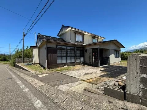 Within a 5-minute walk to the sea♪ Good view♪ Parking for more than 3 cars♪