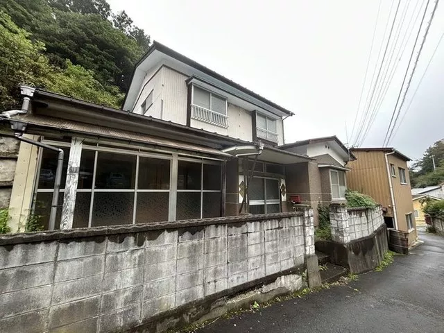 A 2-story 7DK with storage in all rooms and a veranda, a home where you can spend time in a quiet environment.