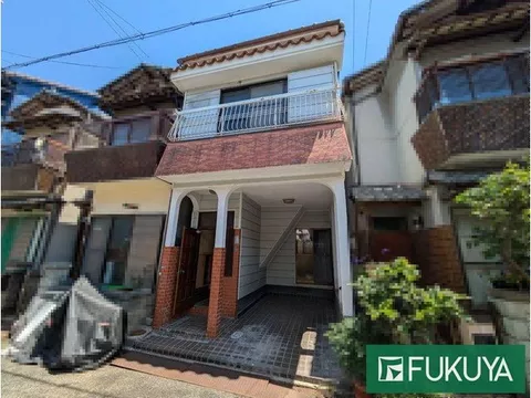 ■All rooms are 6 tatami mats!■This property has a garage, so it's safe for those who own a car!
