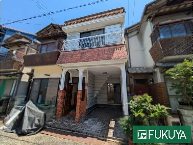 ■All rooms are 6 tatami mats!■This property has a garage, so it's safe for those who own a car!