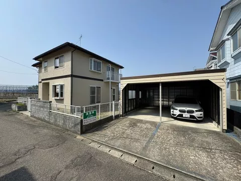 Garage for 2 cars with electric shutter × Renovated 4LDK
