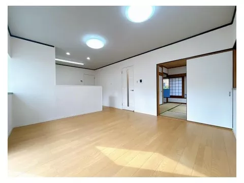 【Open house held】【Interior and exterior renovations completed】 There is a garden on the south side, perfect for a home garden, etc.