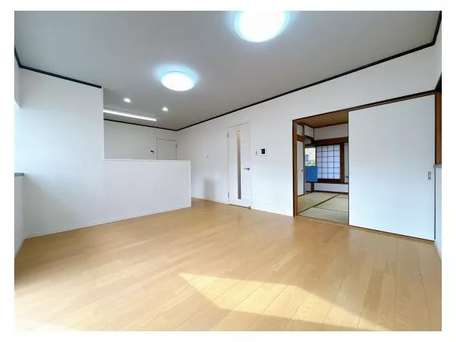 【Open house held】【Interior and exterior renovations completed】 There is a garden on the south side, perfect for a home garden, etc.
