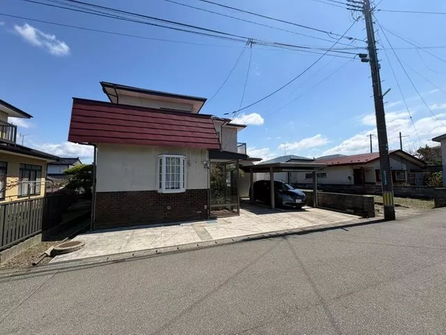Located on high ground, reducing the risk of flooding! This is a sale in conjunction with the neighboring property. The foundation will be removed.
