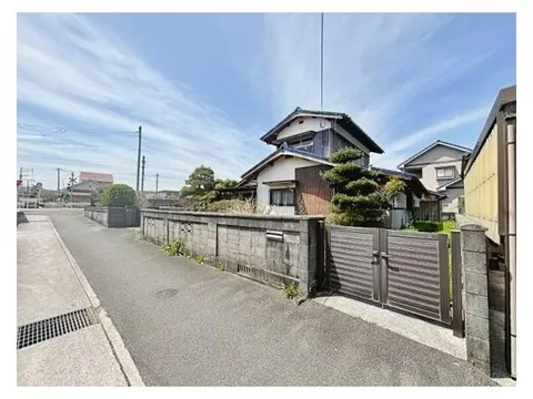 Just a 3-minute walk to Shiida Station! A spacious flat land of 233 tsubo facing south.