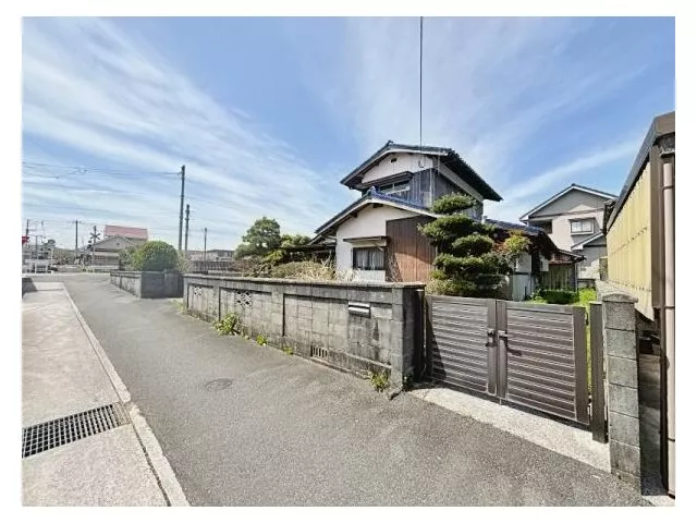 Just a 3-minute walk to Shiida Station! A spacious flat land of 233 tsubo facing south.