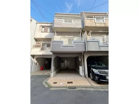 About 7 minutes on foot from Katamachi Line "Shijonawate" Station! 4SLDK with parking space (vehicle type restrictions apply)