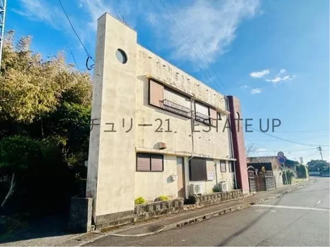 18 minutes on foot from Keihan Main Line "Kohri-en"