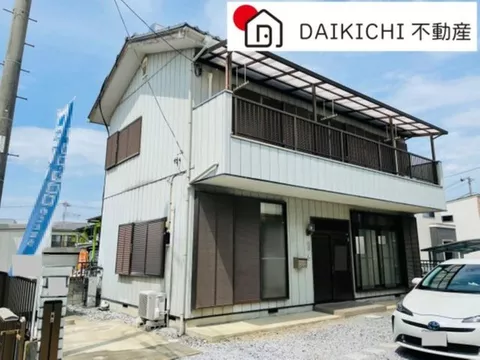 All rooms facing south, 5DK layout♪ Land with parking for more than 4 cars♪ Equipped with solar water heater!