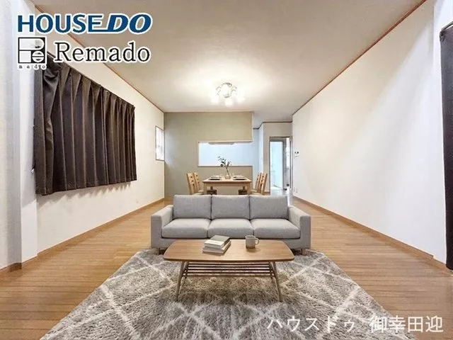 Large windows for an open feel! A house that feels spacious♪ With terrace and atrium♪ Parking for 2 cars available♪