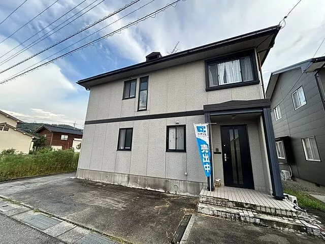 Used single-family home in Nakaniikawa-gun Tateyama Town Iwakuraji