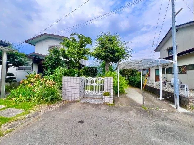 2 minutes on foot to Seven-Eleven Fuefuki Isawaido store. South-facing with good sunlight♪