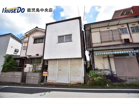 2-minute walk (approximately 140m) to Ushikake Park, 4-minute walk to Maxvalu Higashigunmoto Store (…