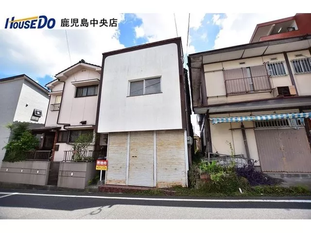 2-minute walk (approximately 140m) to Ushikake Park, 4-minute walk to Maxvalu Higashigunmoto Store (…