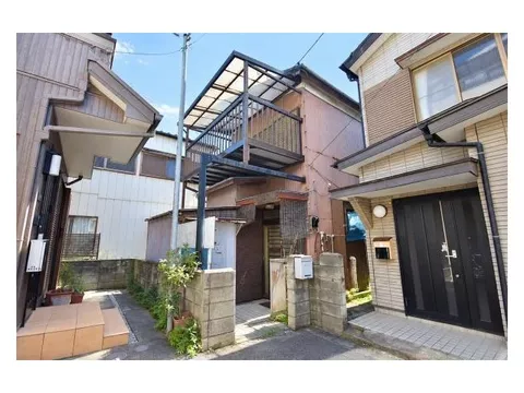 "Direct sale from the seller, 12 minutes on foot from the station! A private residence that does not worry about the view from the road."