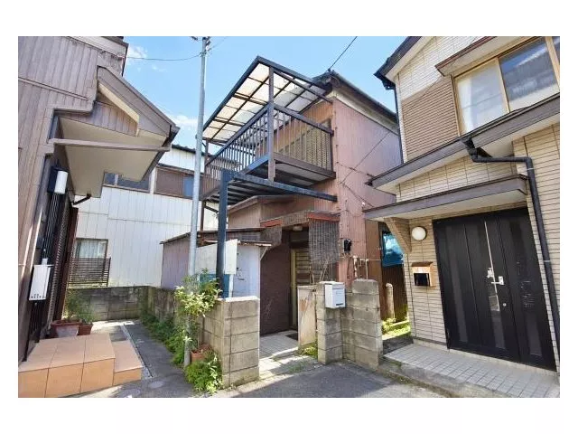 "Direct sale from the seller, 12 minutes on foot from the station! A private residence that does not worry about the view from the road."