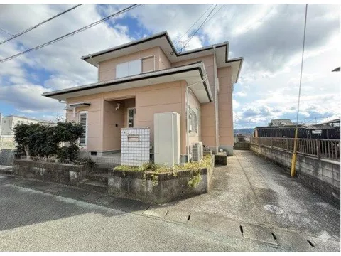 ☆ 4LDK in Jinnai, Ozu Town ☆ 22 minutes on foot to Ozu Minami Elementary School and 8 minutes to Ozu Junior High School ♪☆