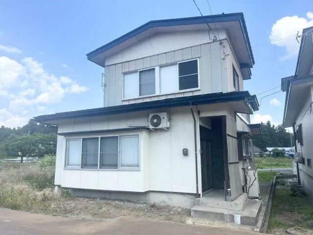 Kawanishi Town, Higashiokitama District, Oaza Kamikomatsu (Uzen Komatsu Station) 2-story building 3K