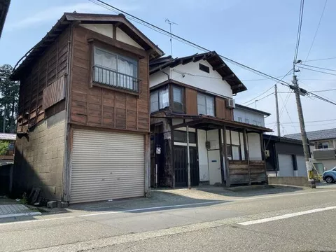 Katakai Town, Ojiya City (Raigoji Station) 2-story 13DK