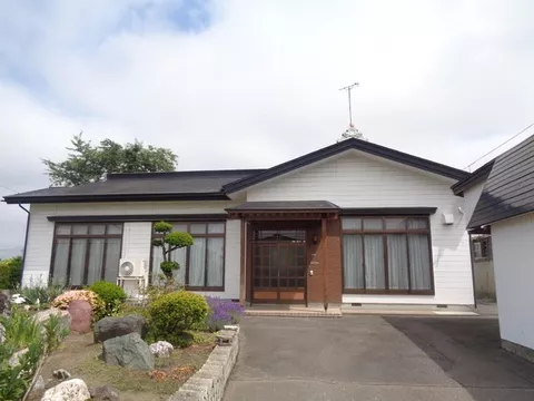 This is a popular single-story house♪ The elementary school is nearby, and the convenience is excellent♪
