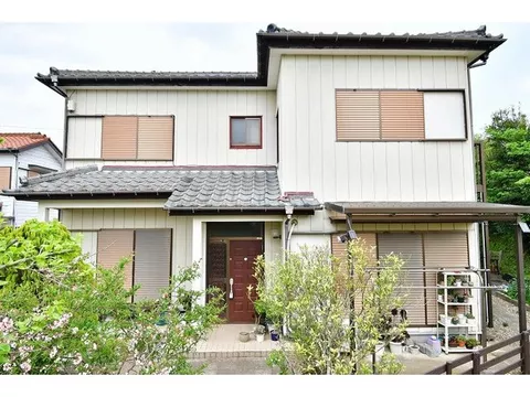 Affordable compact 4DK. There is a history of partial interior renovation in the past.