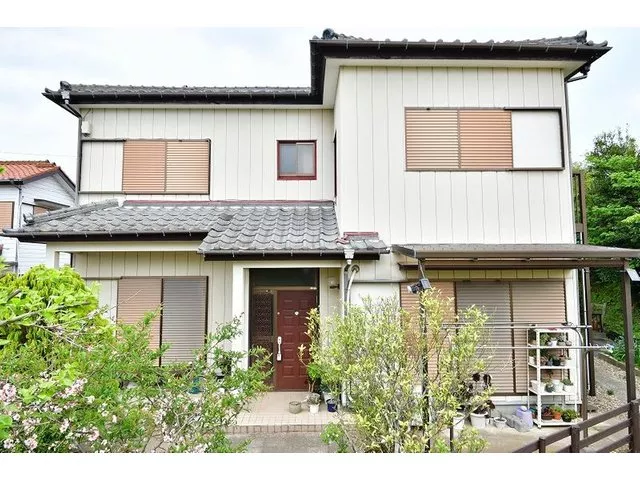 Affordable compact 4DK. There is a history of partial interior renovation in the past.