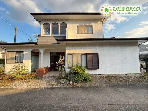 A spacious 85 tsubo lot(^^)/ A bright entrance with a loft☆ Equipped with a Japanese-style room♪