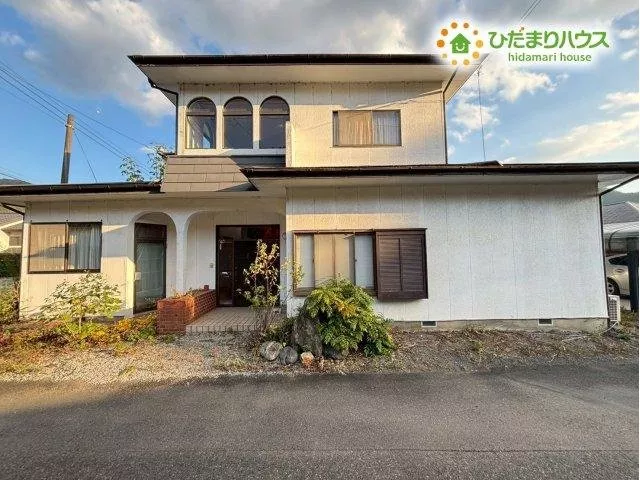 A spacious 85 tsubo lot(^^)/ A bright entrance with a loft☆ Equipped with a Japanese-style room♪