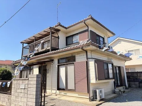 Convenience store and drugstore within a 10-minute walk ♪ Spacious 5DK layout!