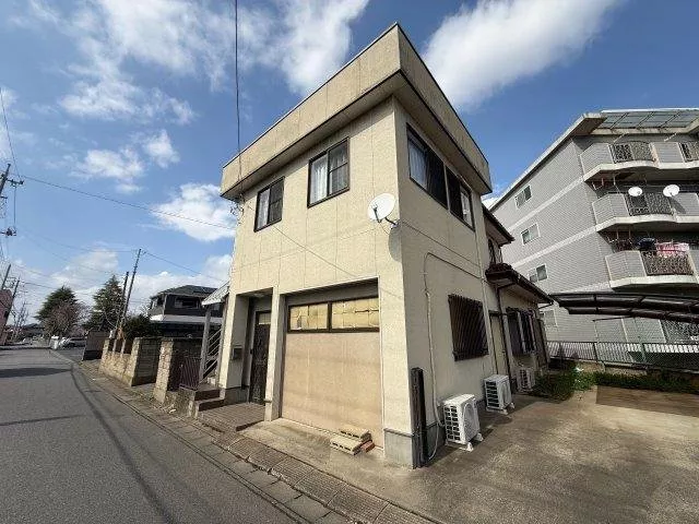◆Separate bath and toilet◆Within 5 minutes walk from the station◆All rooms with flooring◆Owner change