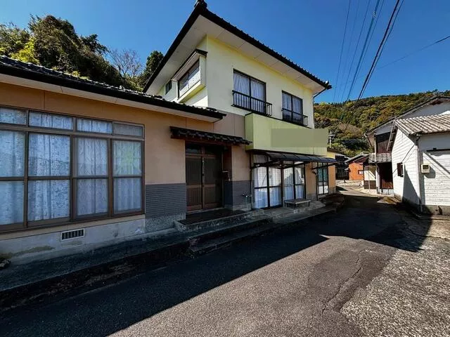 Hirado City, Tabira Town, Fukatsuki Men (Suetachibana Station) 2-story building 7K