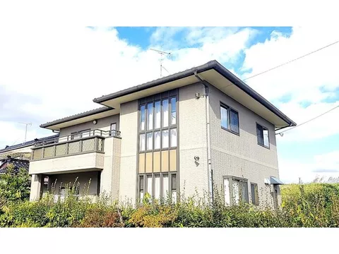A used house with 4LDK in Ichijo Arase! Drugstores and convenience stores are within walking distance♪