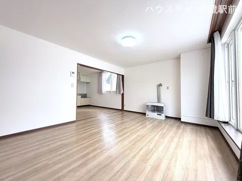 Introducing a spacious second-hand house located in Wakakusa, Chitose City