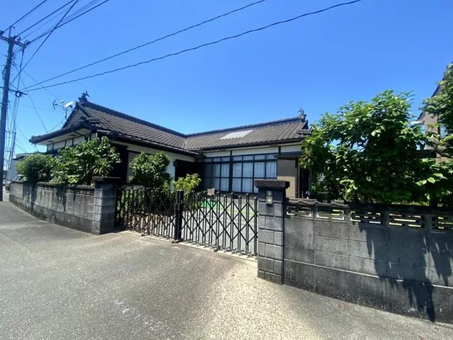 Immediate viewing available! Currently for sale until late September!! Single-story 4DK + storage♪ Parking available for 2 cars!!