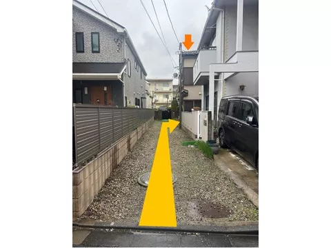 Seller property, no agent fee. 4 minutes to the bus stop! One bus to Tanashi, Kichijoji, and Mitaka! 3 minutes to the convenience store. - Image 3