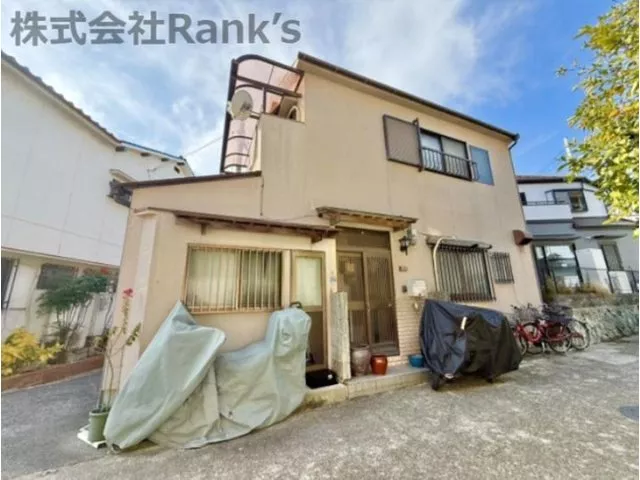 Maiko Koen" Yamaden station is a 6-minute walk away and "Maiko" JR station is an 8-minute walk away.