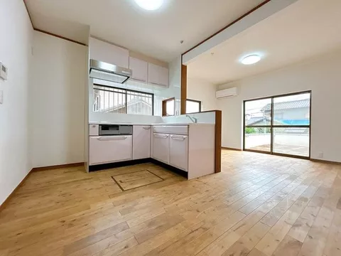 [Open House] Parking for 2 cars available / Garden space available / 8-minute walk to Nakadera Elementary School / Quiet residential area /