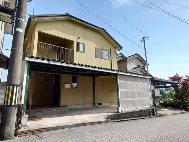 Nearby are Saigawa Elementary School, Saigawa Junior High School, Kanazawa Gakuin University, and its affiliated junior and senior high schools, making the area lively with good bus access!