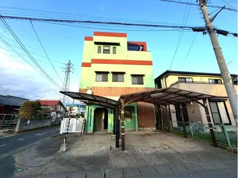 ◆2-WAY Balcony◆Tatami nook◆Shower◆Separate bath and toilet◆Entrance hall
