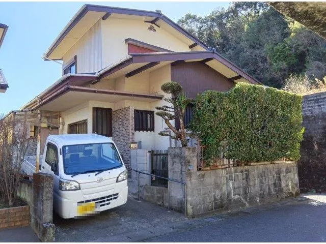 [Introduction of a property standing on a corner lot♪] Tamoe Elementary School and Ishiki Junior High area! One parking space available!