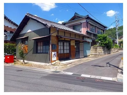Spacious Japanese house 6DK, good sunlight, parking for 3 cars available (depending on vehicle type) - Image 3